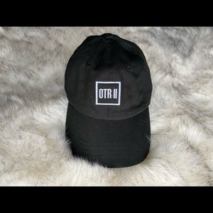 On the run 2 Beyoncé hat